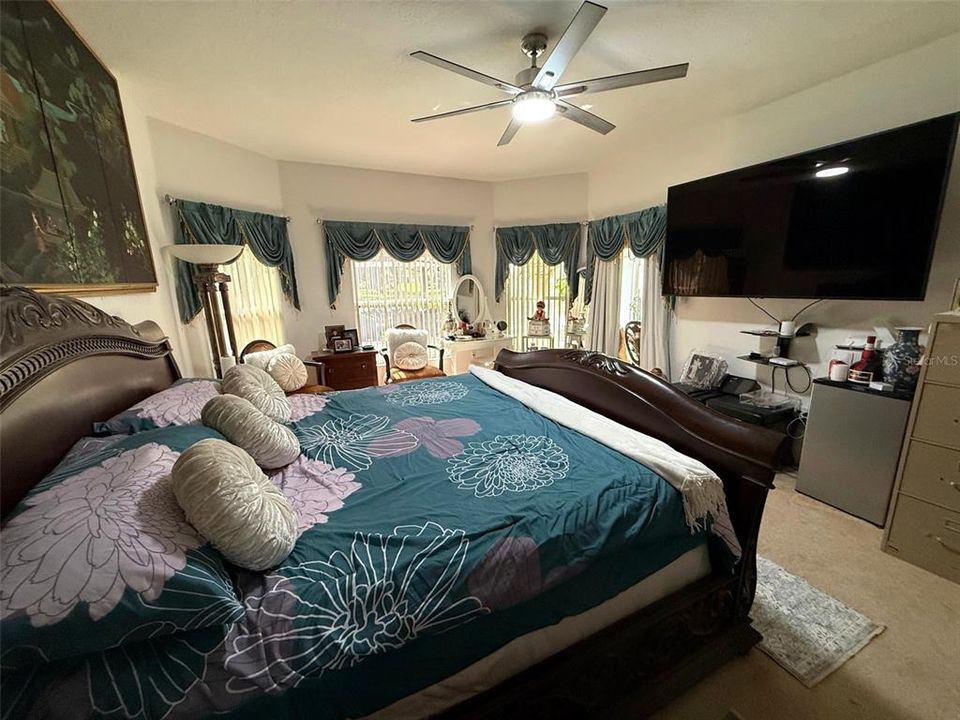 En Venta: $895,000 (6 camas, 4 baños, 3915 Pies cuadrados)