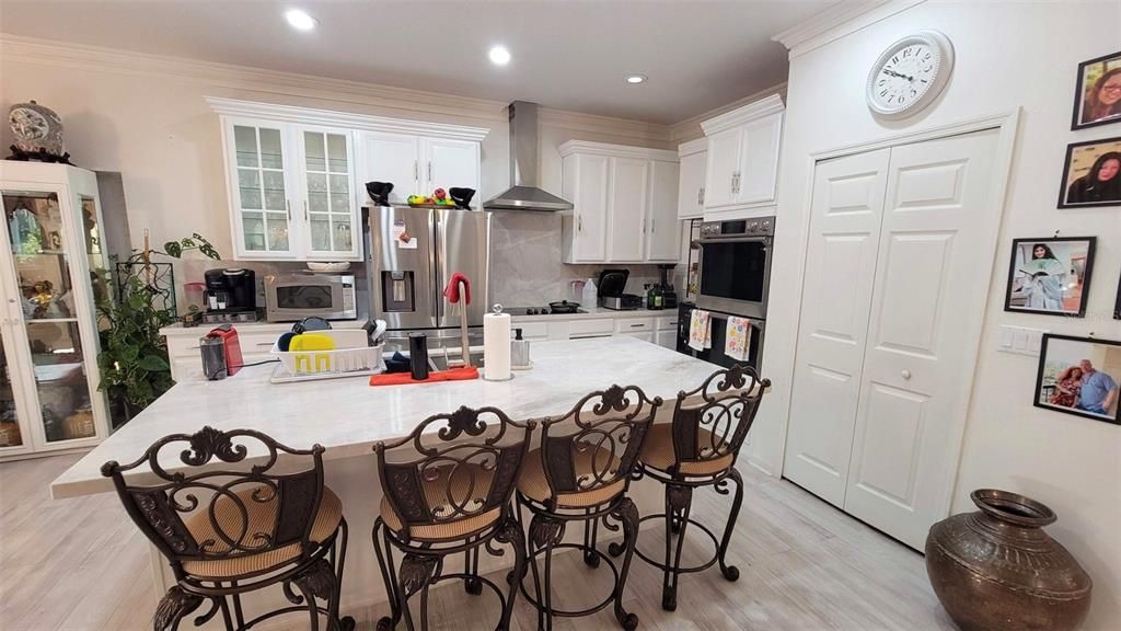 En Venta: $895,000 (6 camas, 4 baños, 3915 Pies cuadrados)