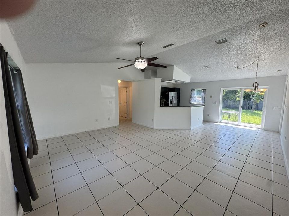 En Venta: $285,000 (3 camas, 2 baños, 1089 Pies cuadrados)