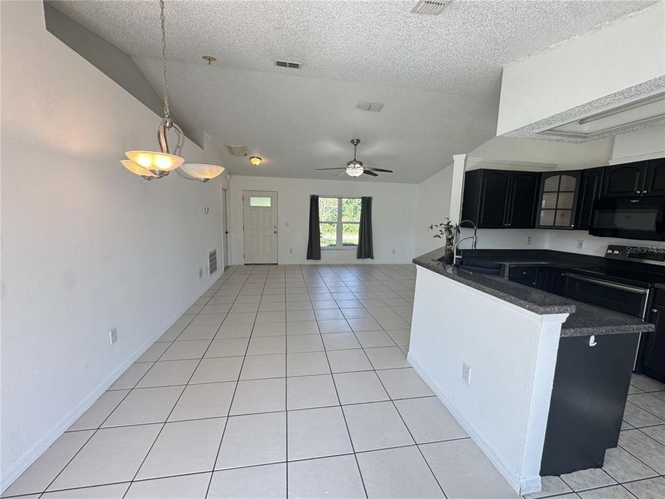 En Venta: $285,000 (3 camas, 2 baños, 1089 Pies cuadrados)