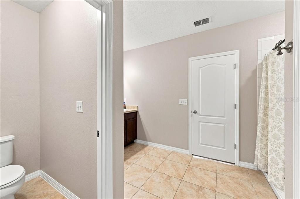 En Venta: $319,000 (4 camas, 2 baños, 1981 Pies cuadrados)