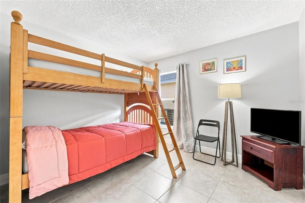 В аренду: $2,500 (3 спален, 2 ванн, 1380 Квадратных фут)