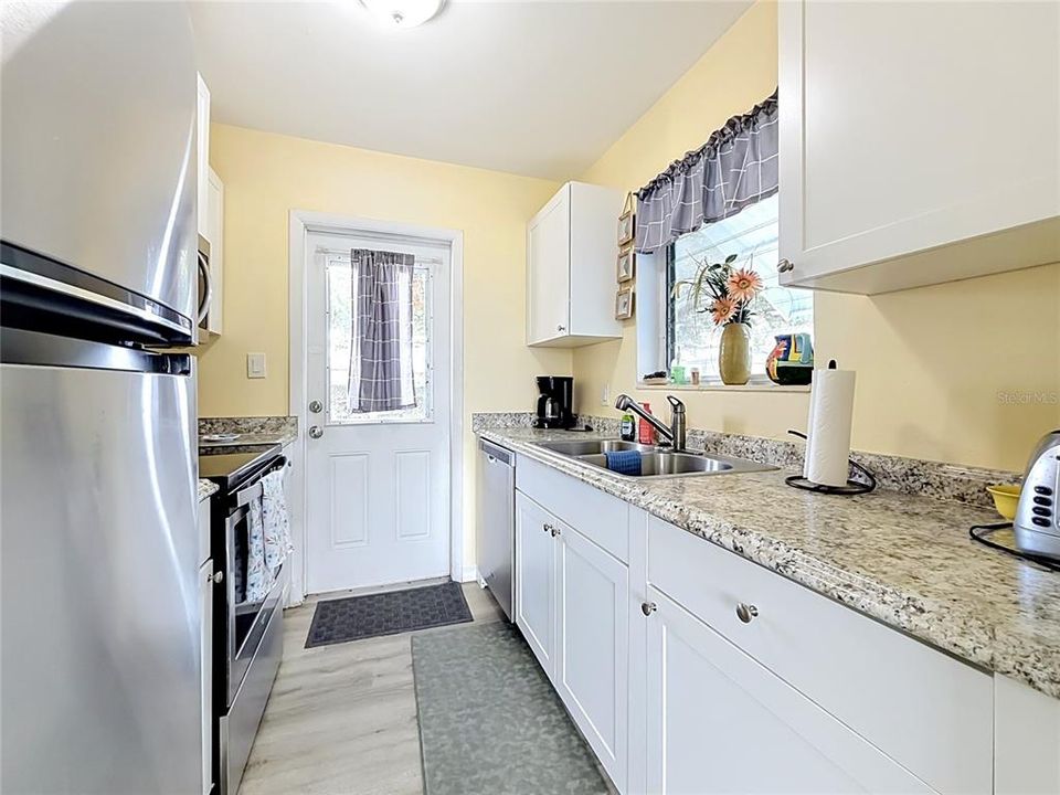 На продажу: $189,900 (2 спален, 1 ванн, 768 Квадратных фут)