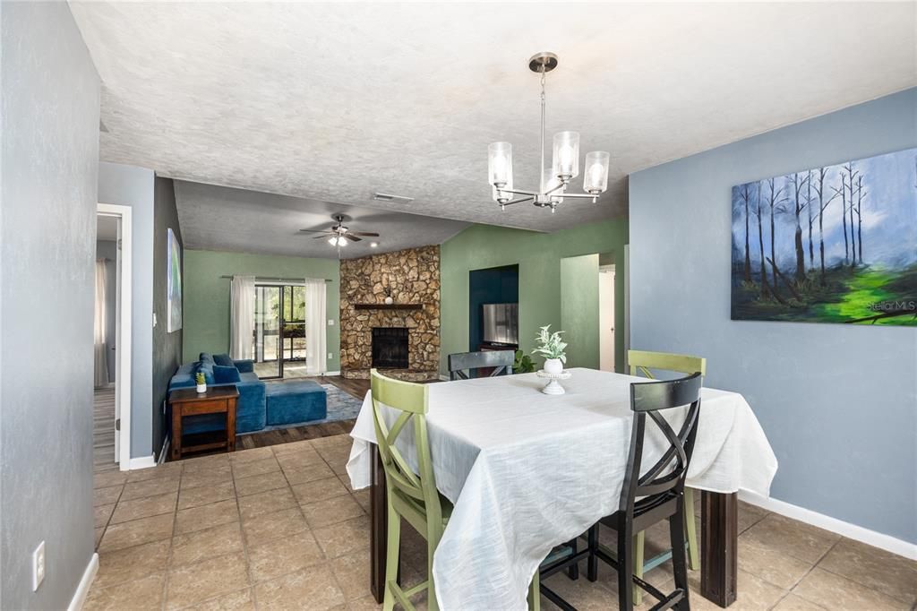 En Venta: $384,000 (3 camas, 2 baños, 1761 Pies cuadrados)