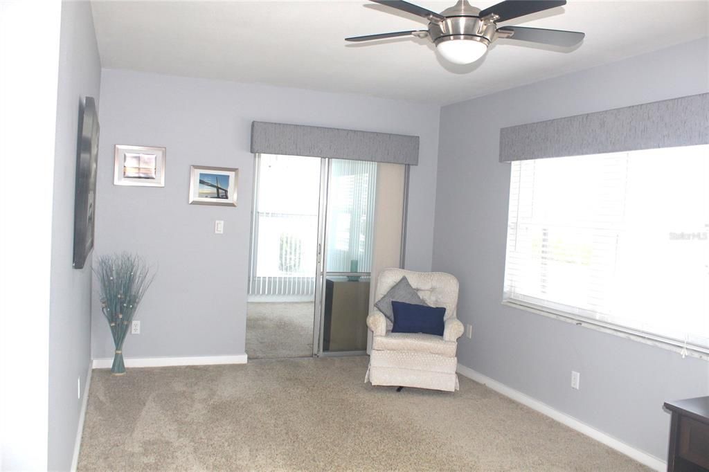 For Sale: $137,900 (1 beds, 1 baths, 710 Square Feet)