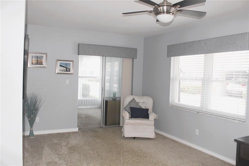 For Sale: $137,900 (1 beds, 1 baths, 710 Square Feet)