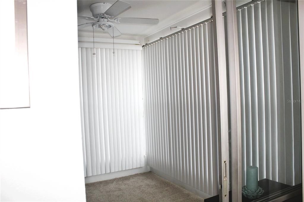 For Sale: $137,900 (1 beds, 1 baths, 710 Square Feet)