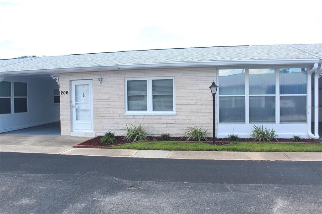 For Sale: $137,900 (1 beds, 1 baths, 710 Square Feet)