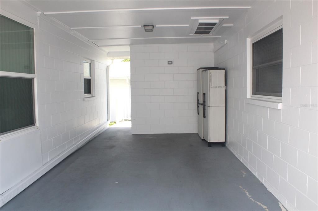 For Sale: $137,900 (1 beds, 1 baths, 710 Square Feet)