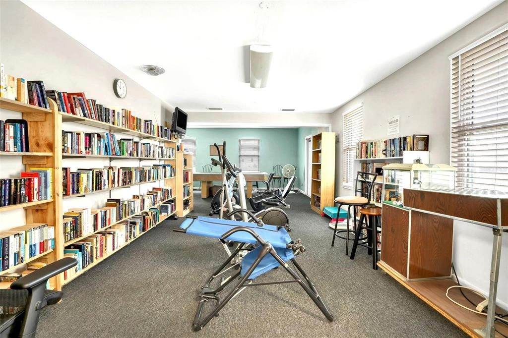 For Sale: $137,900 (1 beds, 1 baths, 710 Square Feet)