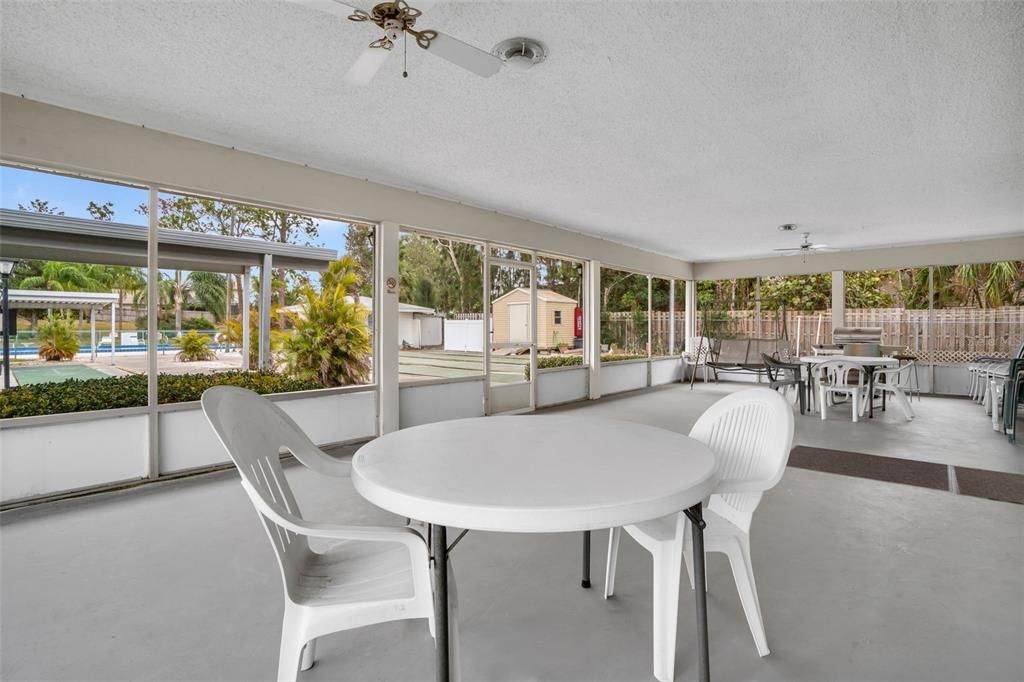 For Sale: $137,900 (1 beds, 1 baths, 710 Square Feet)