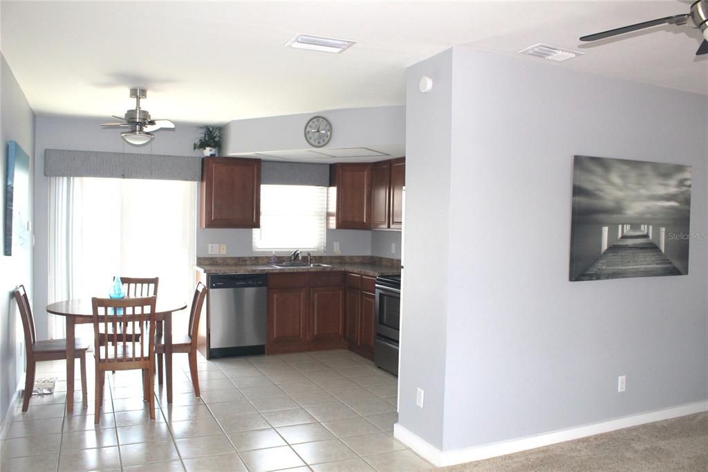 For Sale: $137,900 (1 beds, 1 baths, 710 Square Feet)