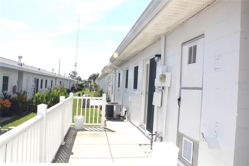 For Sale: $137,900 (1 beds, 1 baths, 710 Square Feet)