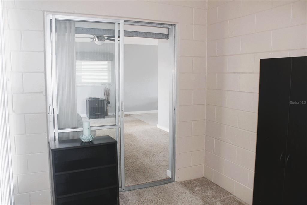 For Sale: $137,900 (1 beds, 1 baths, 710 Square Feet)