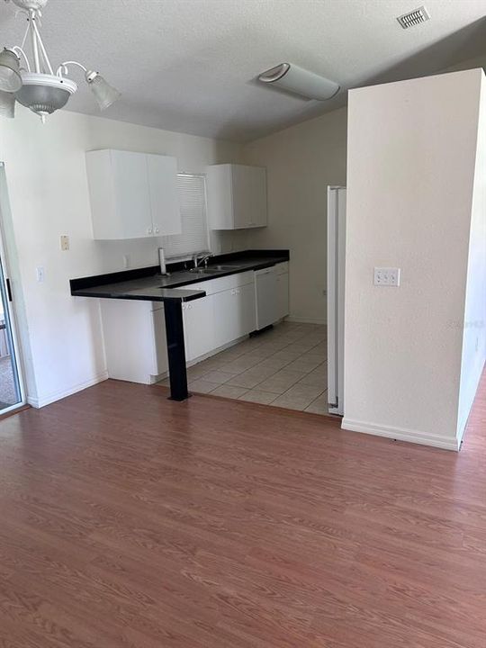 En Venta: $325,000 (3 camas, 2 baños, 1269 Pies cuadrados)