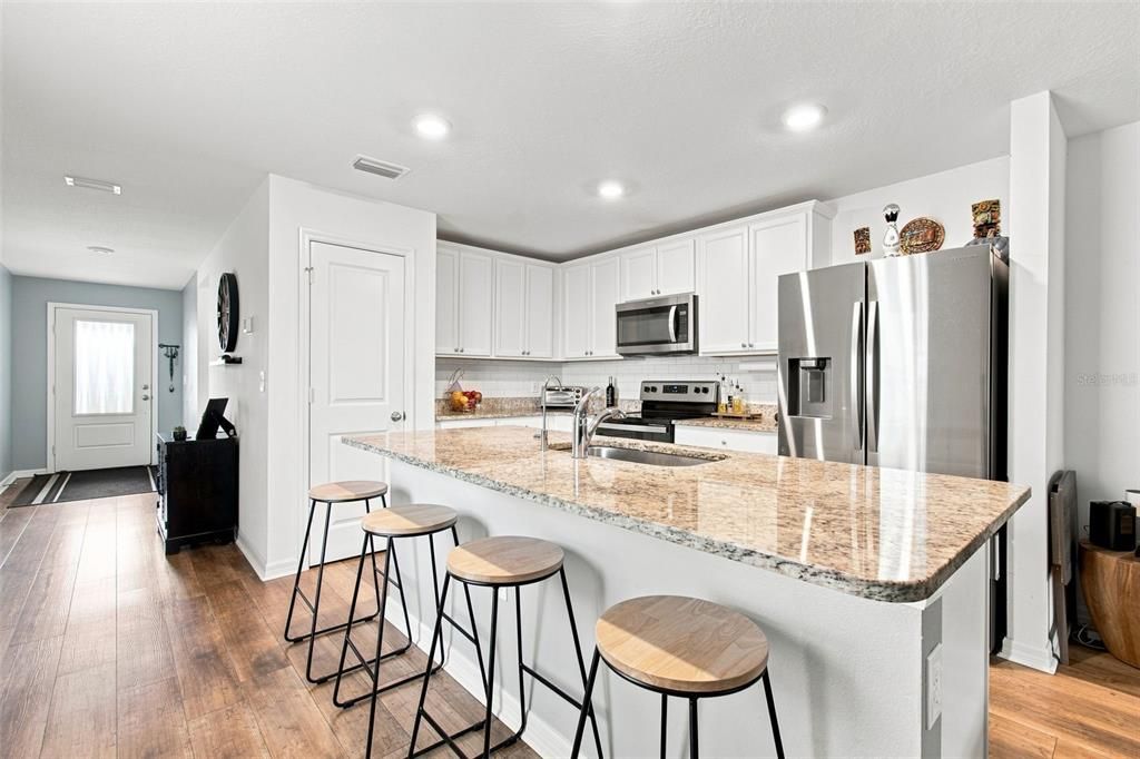 For Sale: $280,000 (3 beds, 2 baths, 1452 Square Feet)