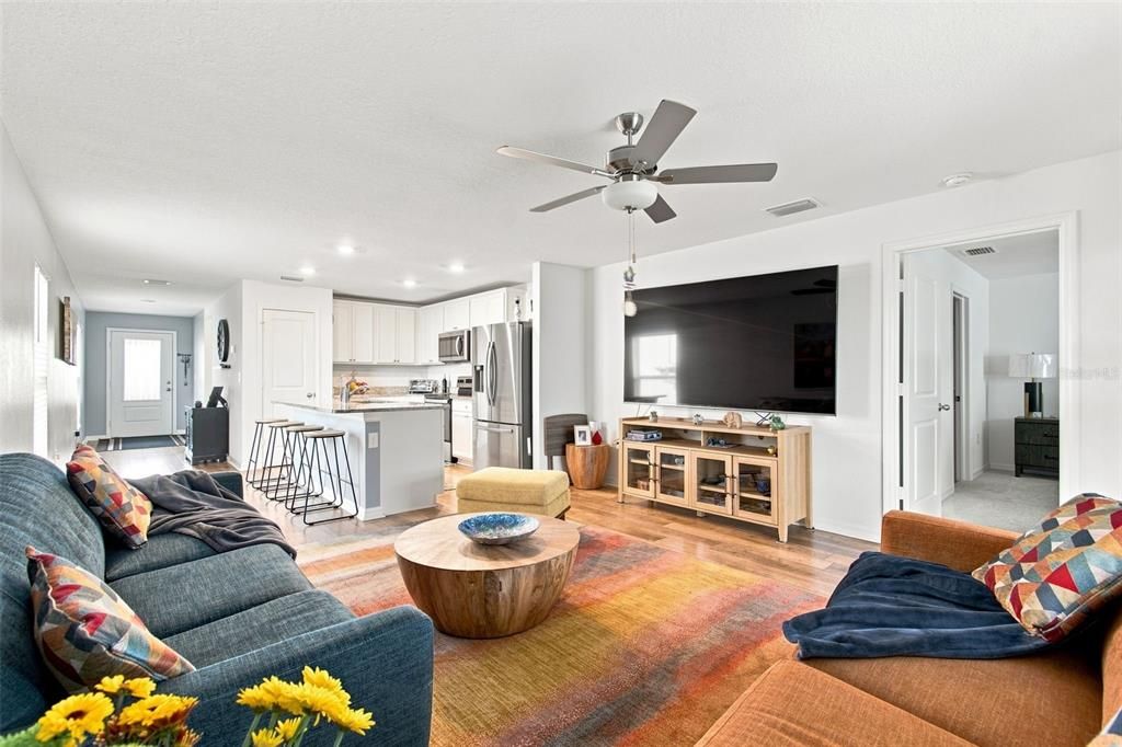 For Sale: $280,000 (3 beds, 2 baths, 1452 Square Feet)