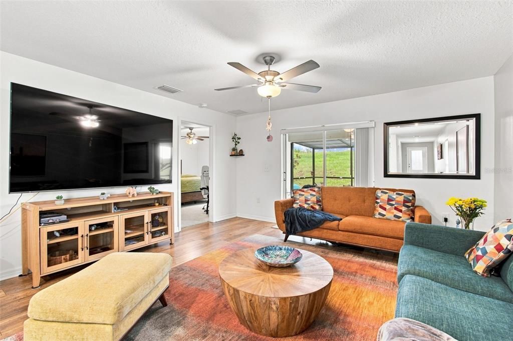 For Sale: $280,000 (3 beds, 2 baths, 1452 Square Feet)