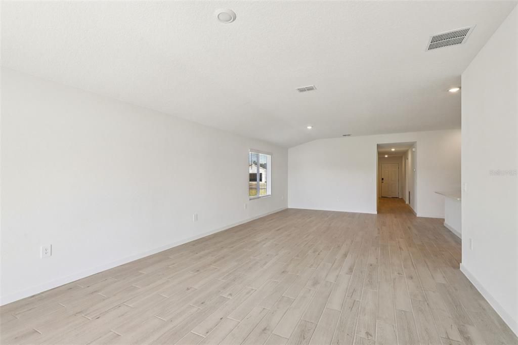For Sale: $324,000 (4 beds, 3 baths, 1842 Square Feet)