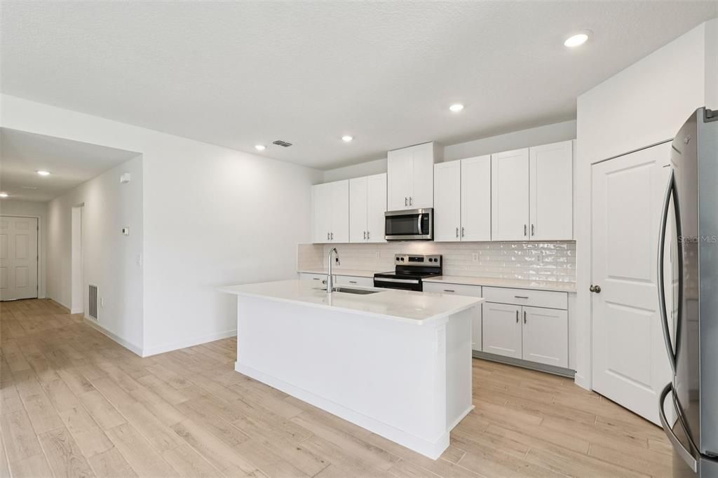 For Sale: $324,000 (4 beds, 3 baths, 1842 Square Feet)