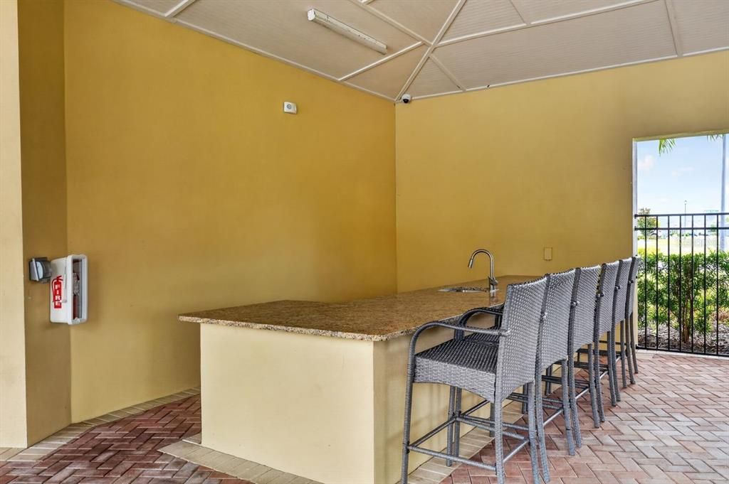 En Venta: $414,900 (4 camas, 2 baños, 1827 Pies cuadrados)