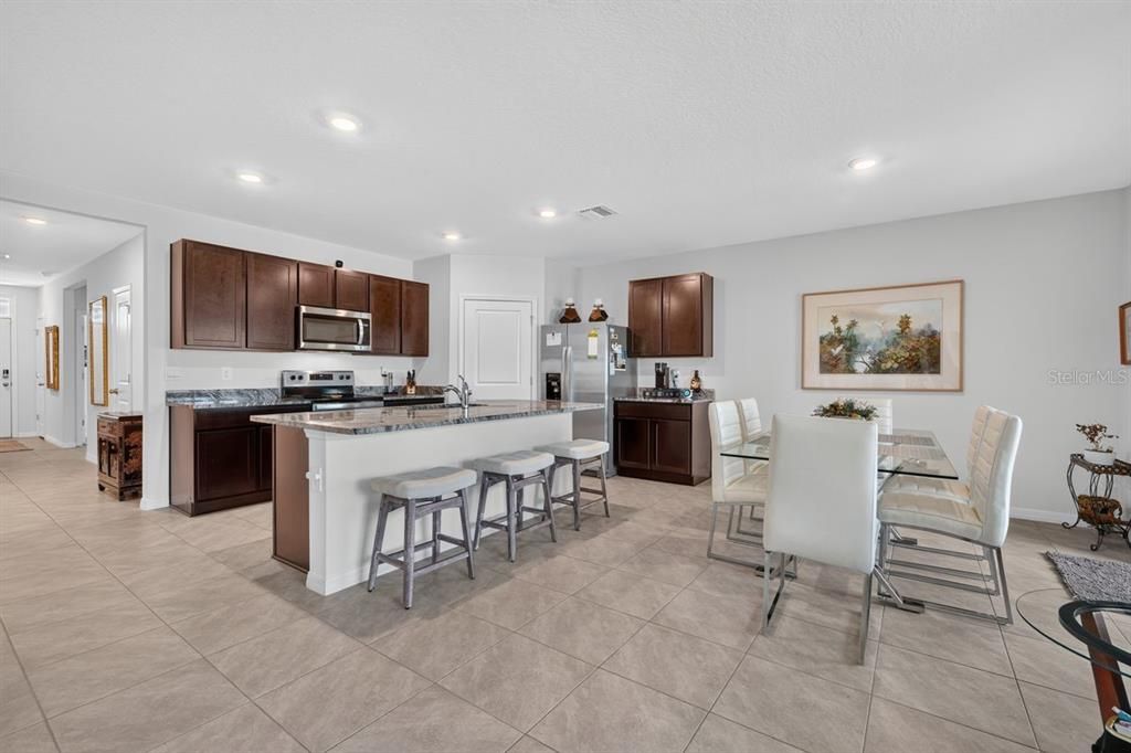 En Venta: $414,900 (4 camas, 2 baños, 1827 Pies cuadrados)