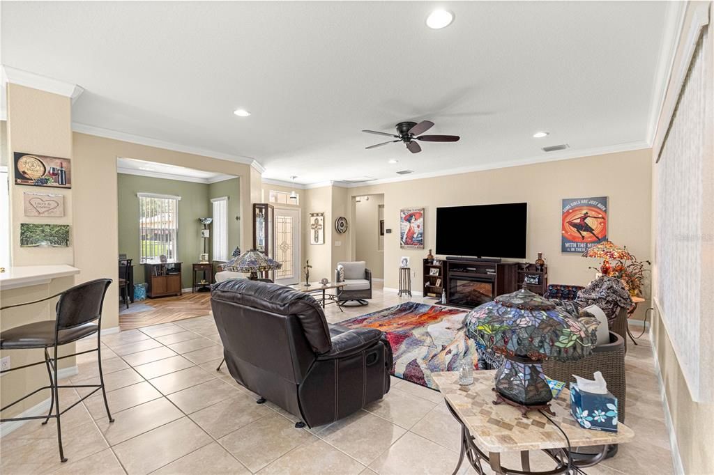 For Sale: $429,000 (2 beds, 2 baths, 1840 Square Feet)