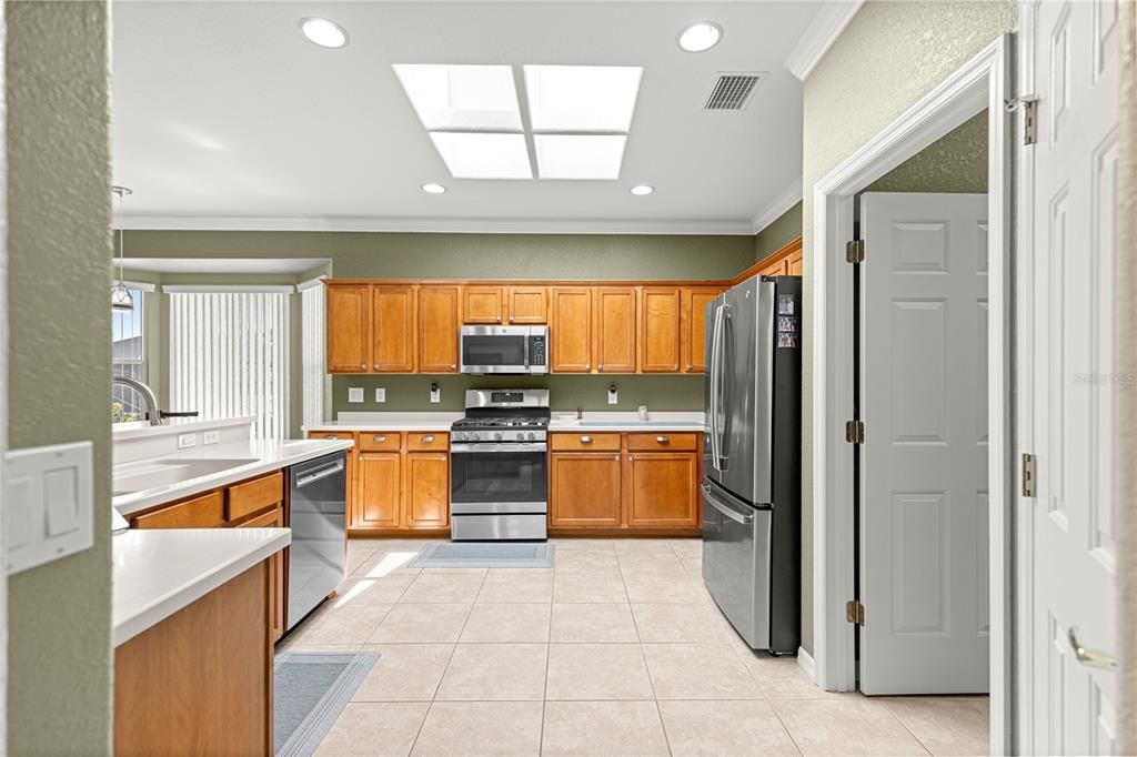 For Sale: $429,000 (2 beds, 2 baths, 1840 Square Feet)