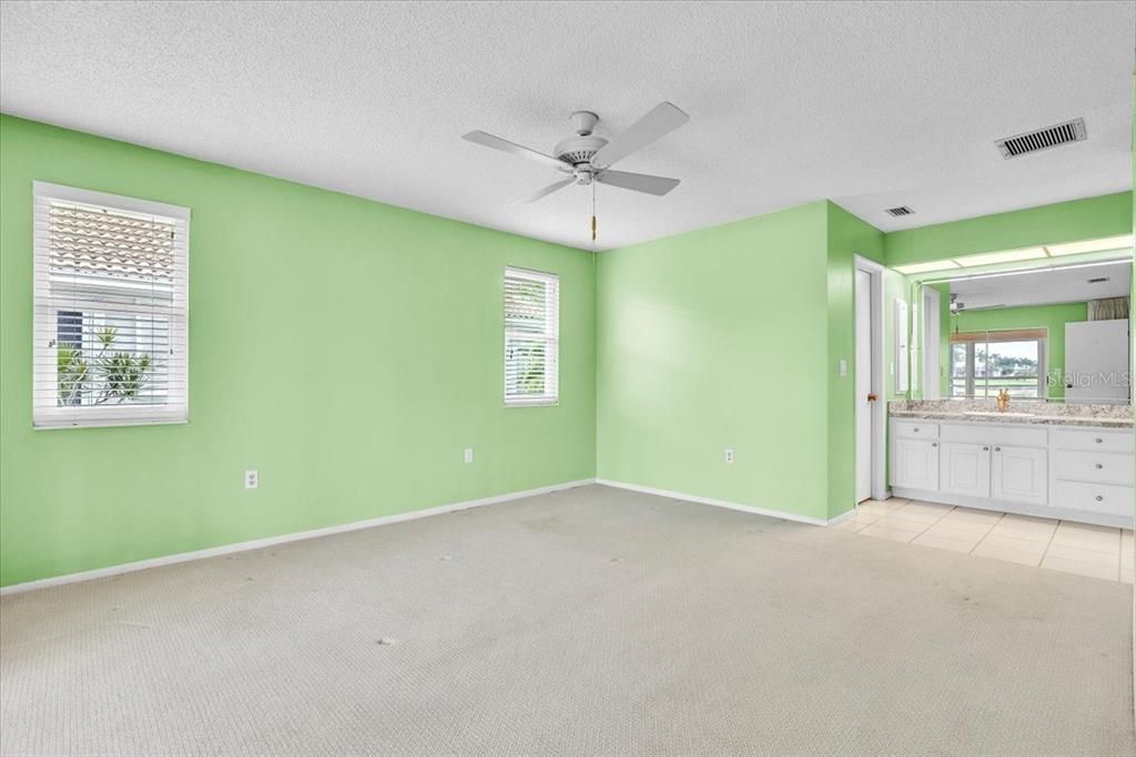 Activo con contrato: $550,000 (3 camas, 2 baños, 1756 Pies cuadrados)