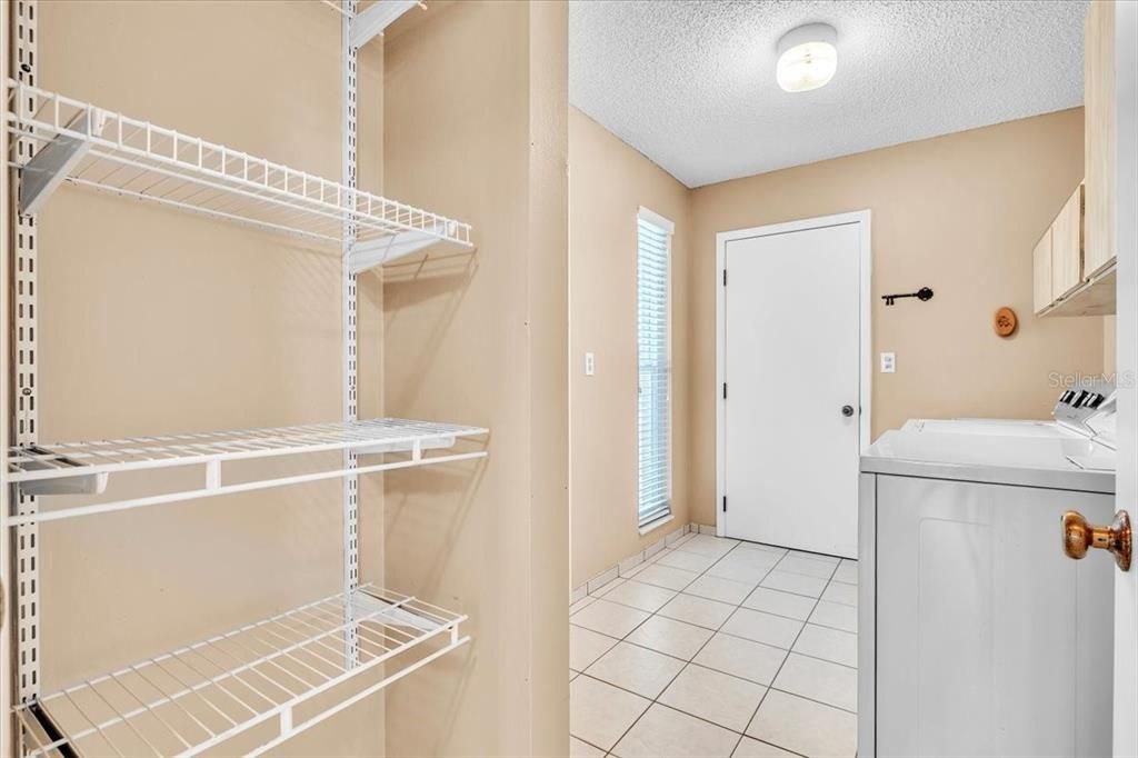 Activo con contrato: $550,000 (3 camas, 2 baños, 1756 Pies cuadrados)