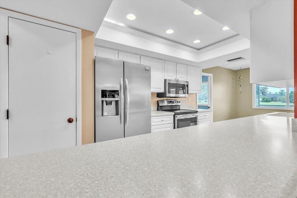 Activo con contrato: $550,000 (3 camas, 2 baños, 1756 Pies cuadrados)