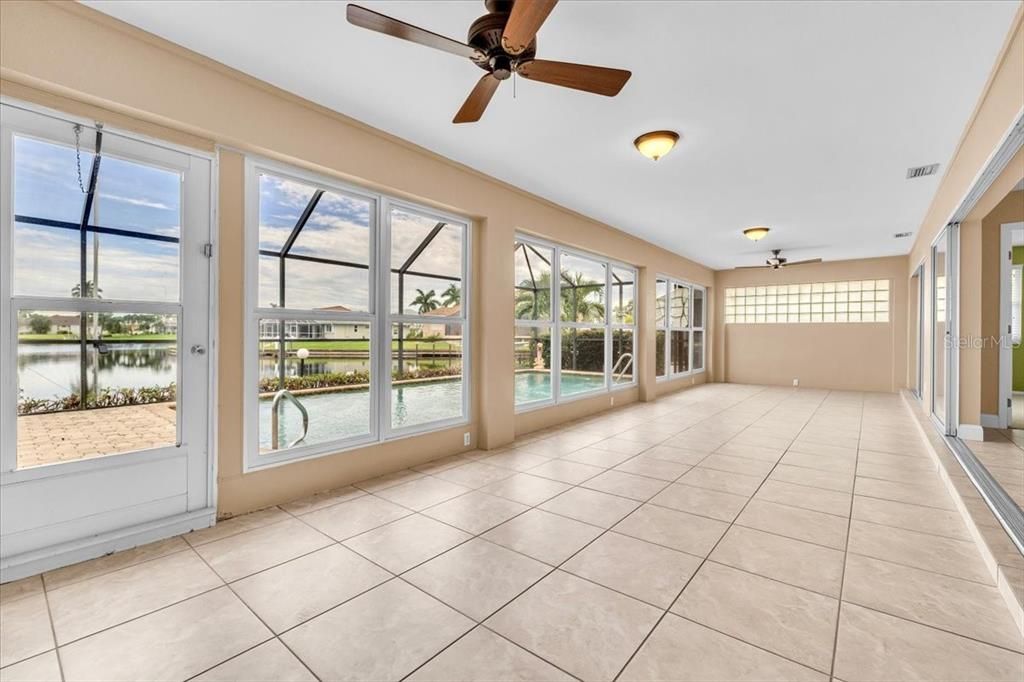 Activo con contrato: $550,000 (3 camas, 2 baños, 1756 Pies cuadrados)