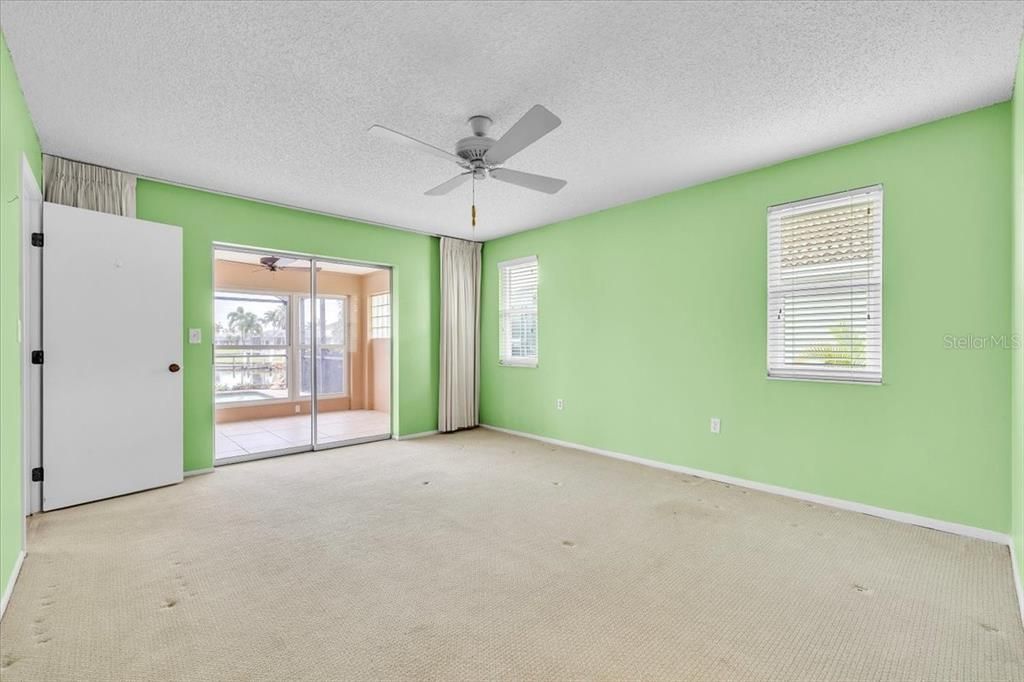 Activo con contrato: $550,000 (3 camas, 2 baños, 1756 Pies cuadrados)