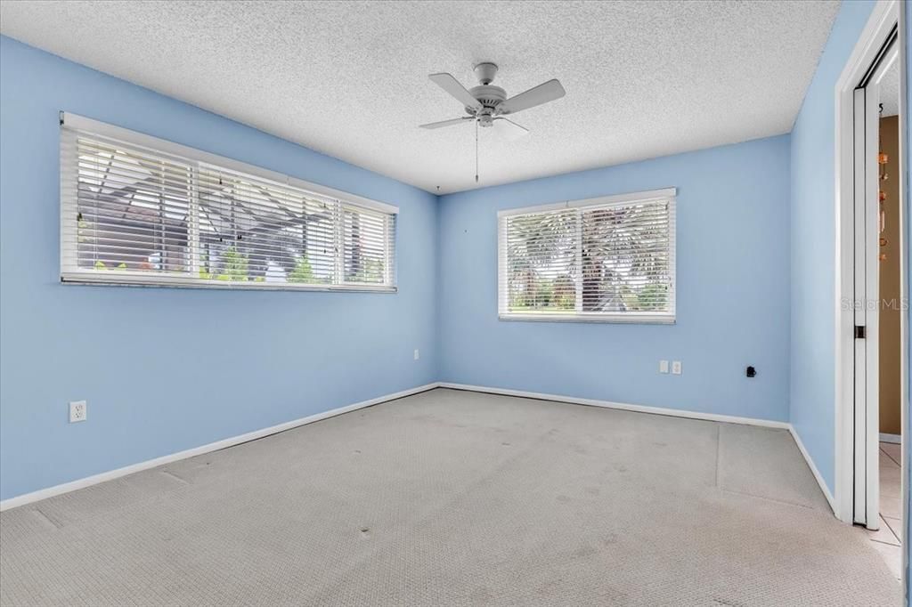 Activo con contrato: $550,000 (3 camas, 2 baños, 1756 Pies cuadrados)