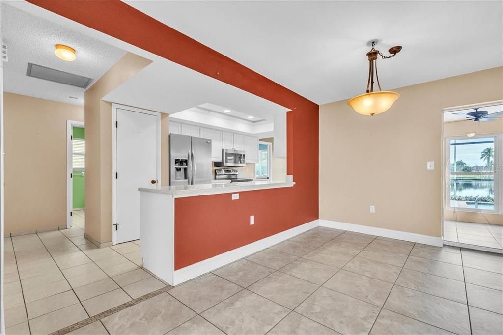 Activo con contrato: $550,000 (3 camas, 2 baños, 1756 Pies cuadrados)