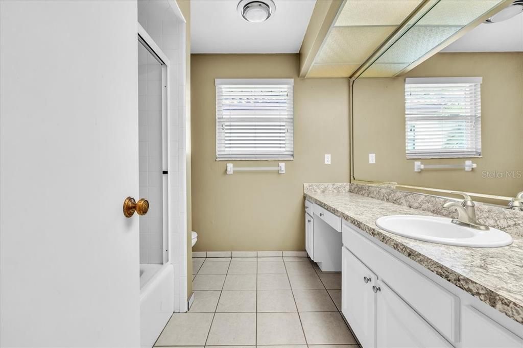 Activo con contrato: $550,000 (3 camas, 2 baños, 1756 Pies cuadrados)