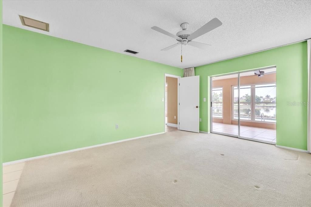 Activo con contrato: $550,000 (3 camas, 2 baños, 1756 Pies cuadrados)