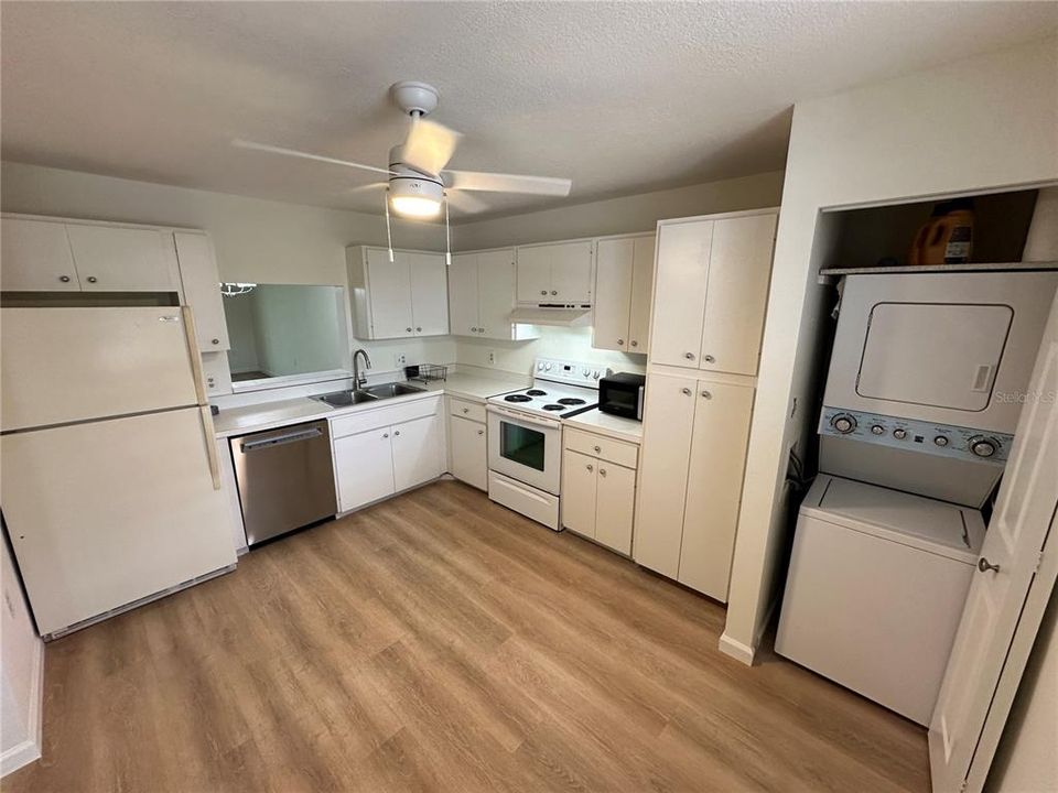В аренду: $2,000 (2 спален, 2 ванн, 1408 Квадратных фут)