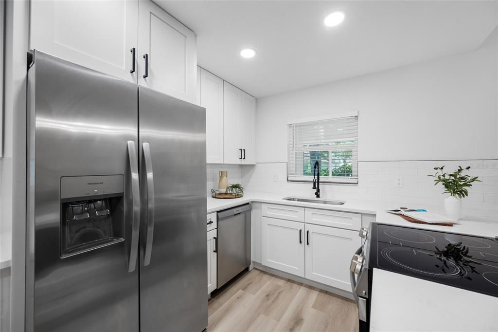 For Sale: $389,000 (2 beds, 2 baths, 1326 Square Feet)