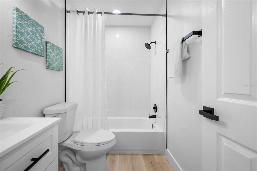 For Sale: $389,000 (2 beds, 2 baths, 1326 Square Feet)