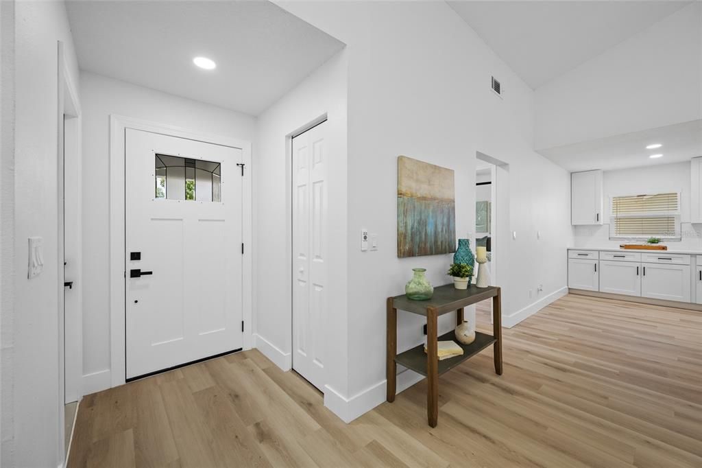 For Sale: $389,000 (2 beds, 2 baths, 1326 Square Feet)