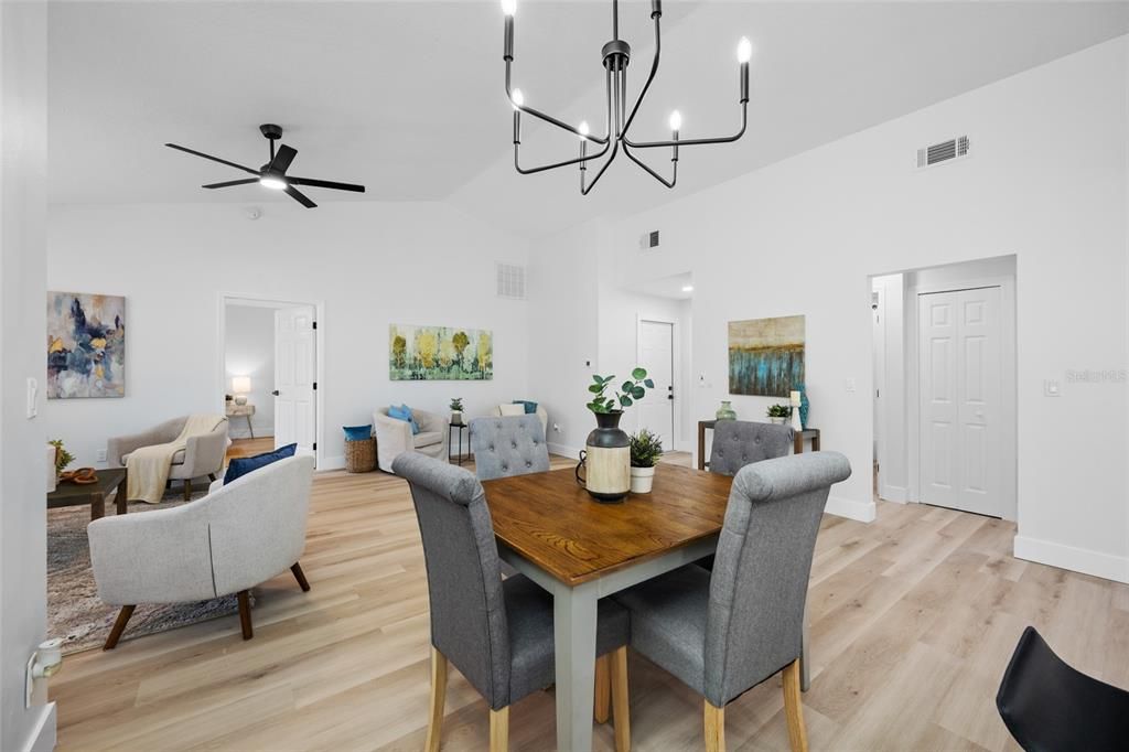 For Sale: $389,000 (2 beds, 2 baths, 1326 Square Feet)