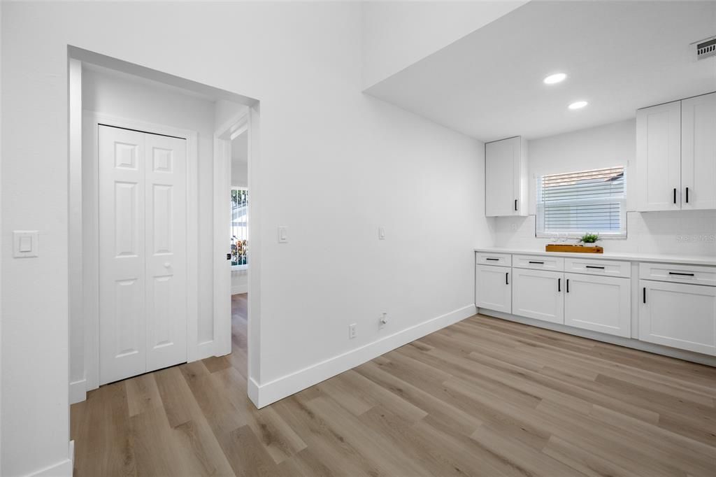 For Sale: $389,000 (2 beds, 2 baths, 1326 Square Feet)
