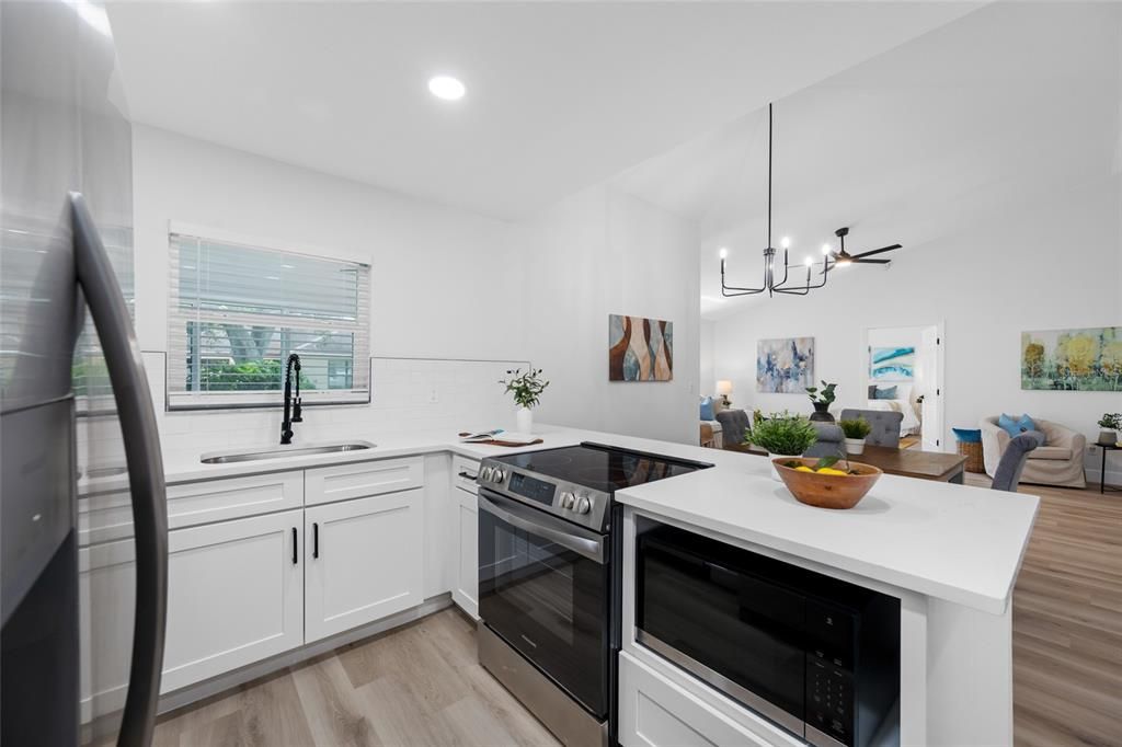For Sale: $389,000 (2 beds, 2 baths, 1326 Square Feet)