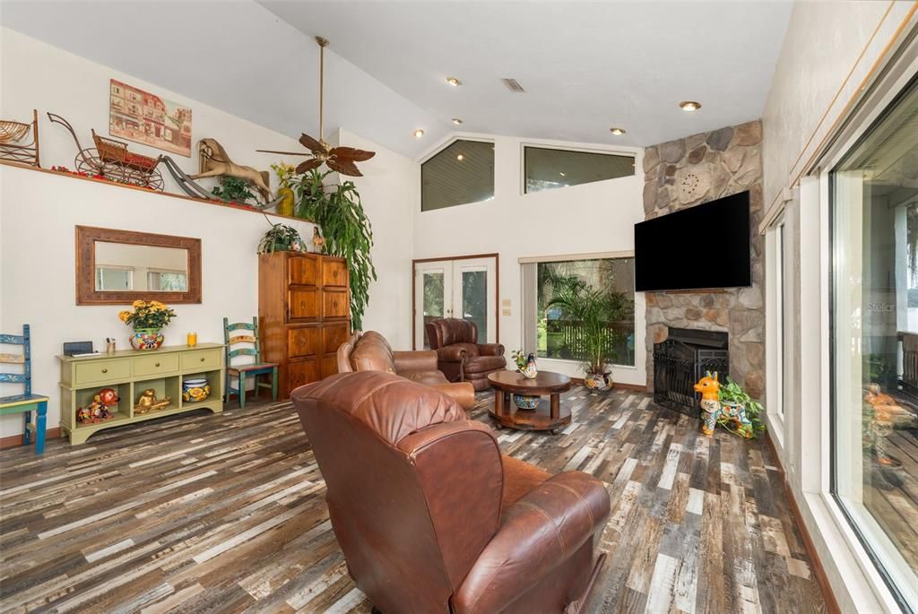 For Sale: $974,013 (5 beds, 4 baths, 4160 Square Feet)