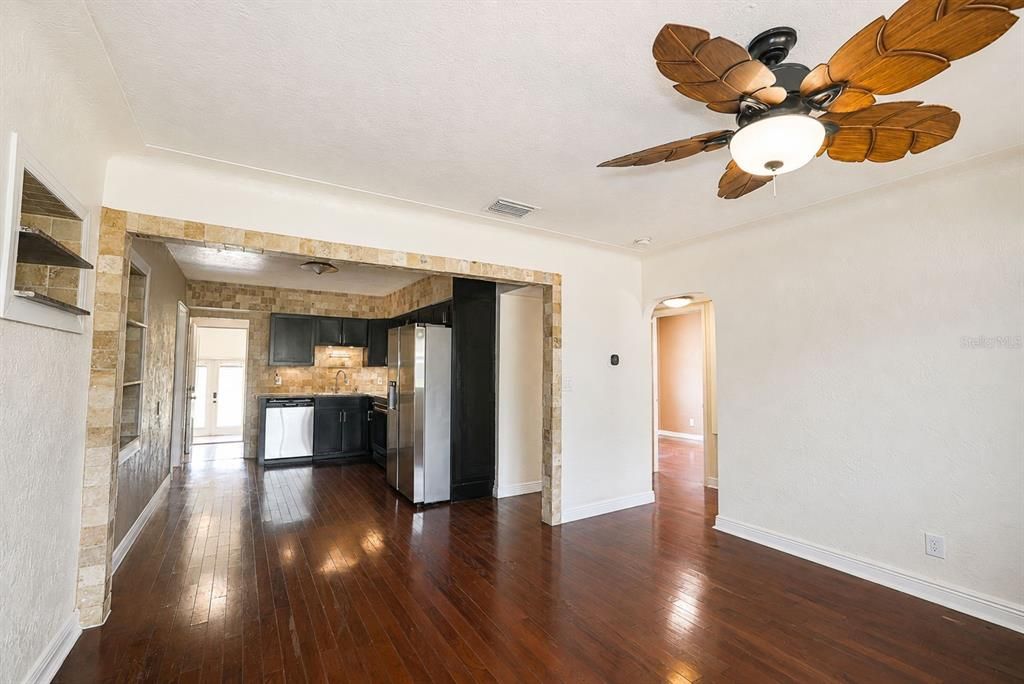 В аренду: $2,800 (3 спален, 2 ванн, 1395 Квадратных фут)