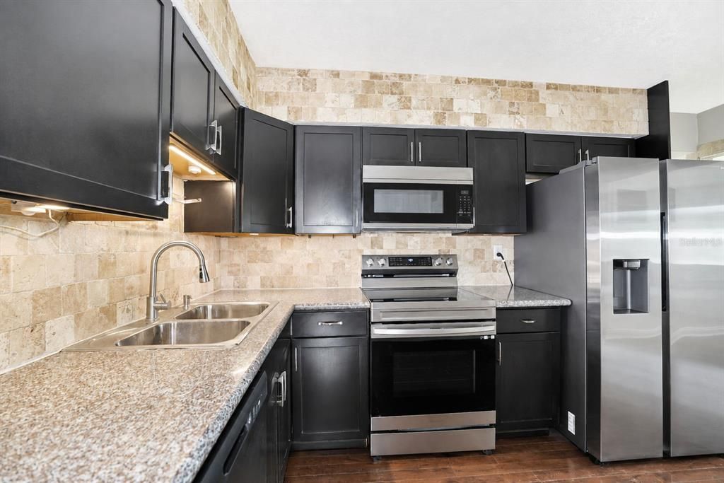 В аренду: $2,800 (3 спален, 2 ванн, 1395 Квадратных фут)