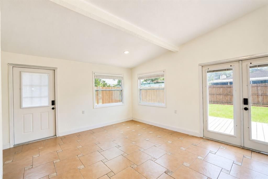 В аренду: $2,800 (3 спален, 2 ванн, 1395 Квадратных фут)