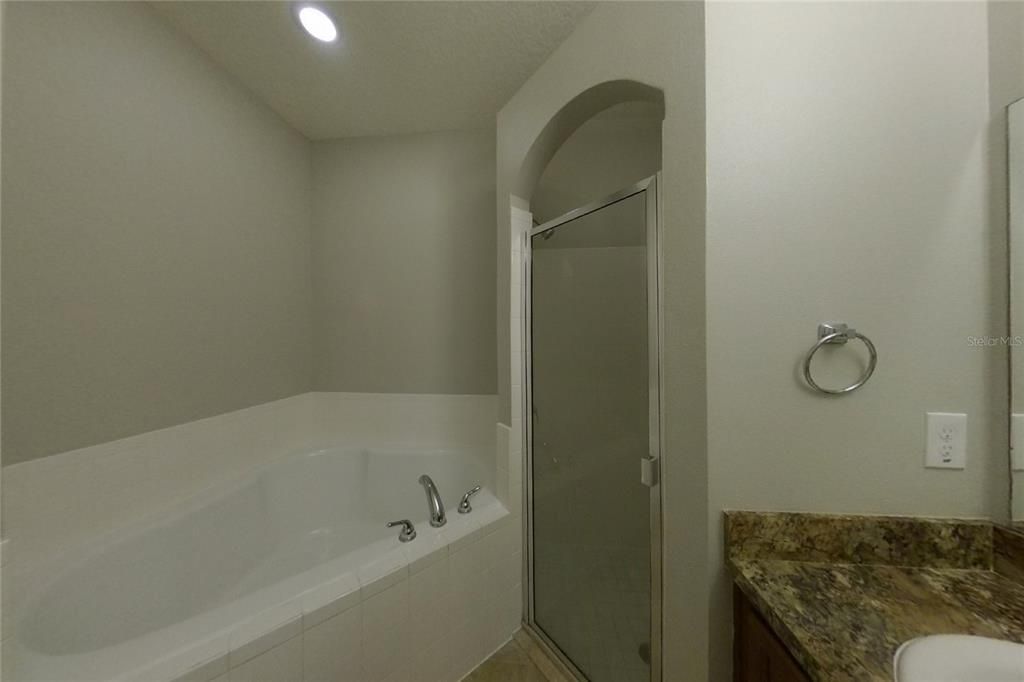 En Renta: $2,239 (4 camas, 2 baños, 1863 Pies cuadrados)