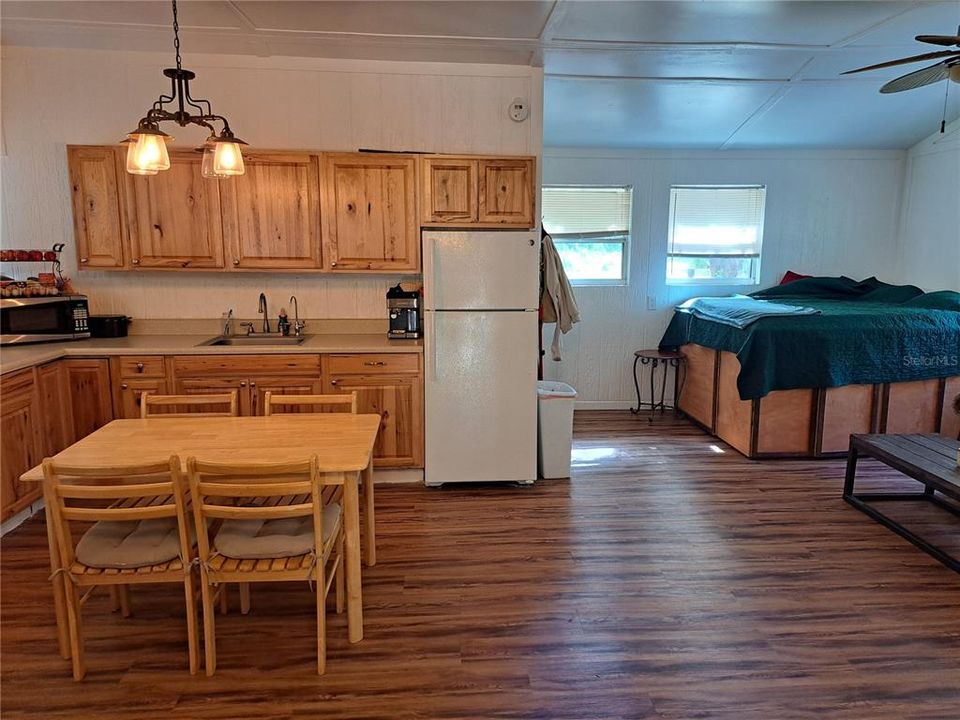 For Sale: $295,000 (1 beds, 1 baths, 480 Square Feet)
